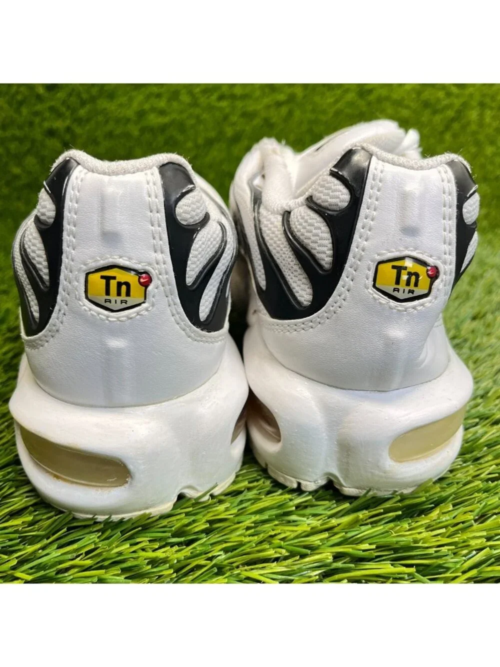 Nike Air Max Plus Boys Size 5.5Y White Black Athletic Running Shoes Sneakers